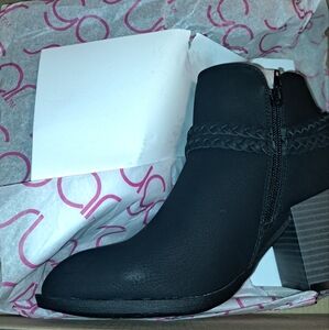 Sugar Womans Black Sandlot Boot never worn